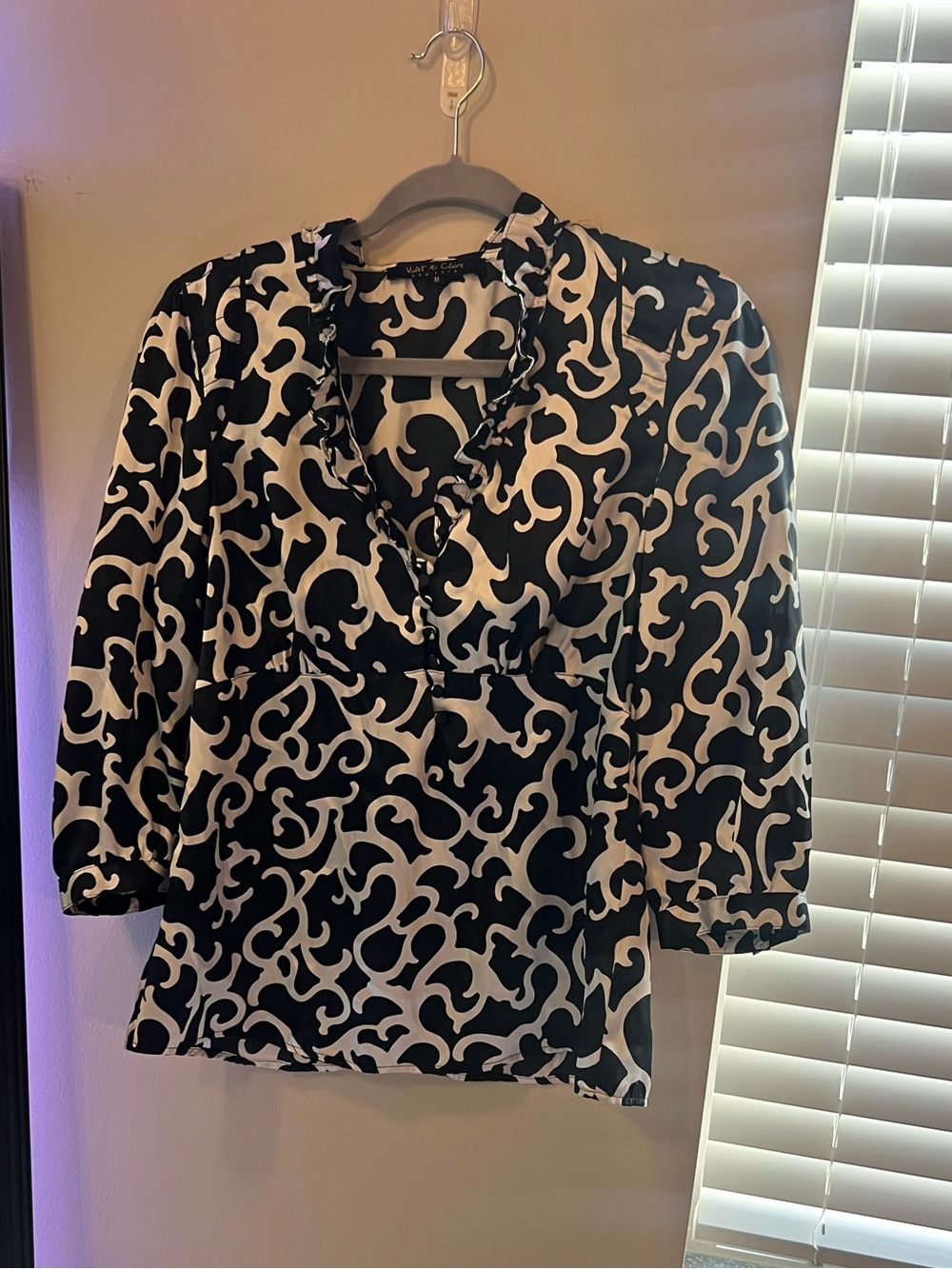 Violet & Claire Black & White Patterned Top – Size Medium